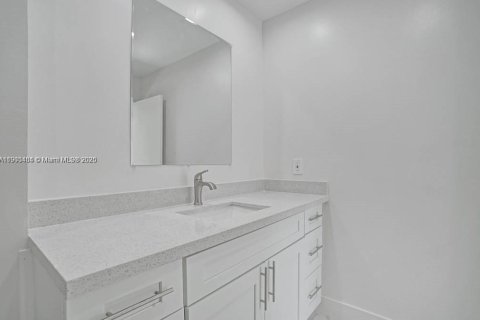 Condo in Plantation, Florida, 2 bedrooms  № 1954418 - photo 12