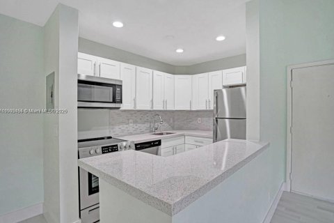 Condo in Plantation, Florida, 2 bedrooms  № 1954418 - photo 3