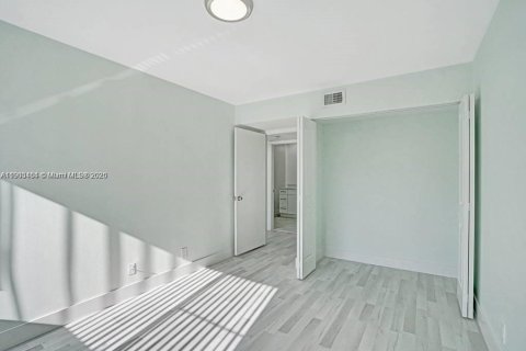 Condo in Plantation, Florida, 2 bedrooms  № 1954418 - photo 10