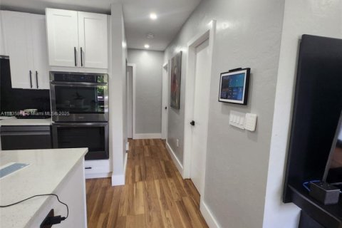 Villa ou maison à vendre à Fort Lauderdale, Floride: 4 chambres, 85.93 m2 № 1822035 - photo 8