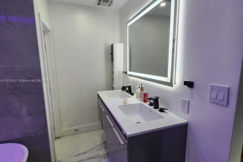 Villa ou maison à vendre à Fort Lauderdale, Floride: 4 chambres, 85.93 m2 № 1822035 - photo 21