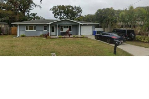 House in Dunedin, Florida 3 bedrooms, 126.07 sq.m. № 2106138