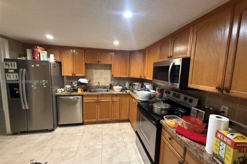 Townhouse in Lauderhill, Florida 3 bedrooms, 147.71 sq.m. № 2047880 - photo 4