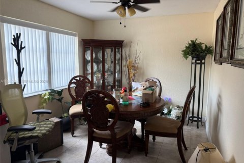 Townhouse in Lauderhill, Florida 3 bedrooms, 147.71 sq.m. № 2047880 - photo 15