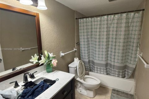 Townhouse in Lauderhill, Florida 3 bedrooms, 147.71 sq.m. № 2047880 - photo 21