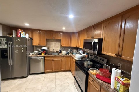 Townhouse in Lauderhill, Florida 3 bedrooms, 147.71 sq.m. № 2047880 - photo 6