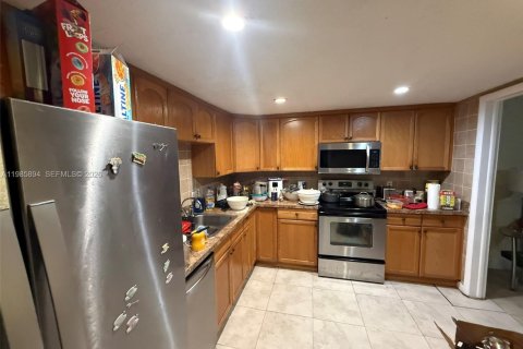 Townhouse in Lauderhill, Florida 3 bedrooms, 147.71 sq.m. № 2047880 - photo 5