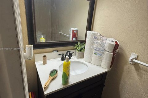 Townhouse in Lauderhill, Florida 3 bedrooms, 147.71 sq.m. № 2047880 - photo 17