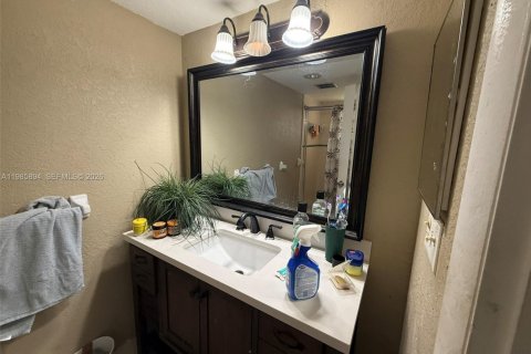 Townhouse in Lauderhill, Florida 3 bedrooms, 147.71 sq.m. № 2047880 - photo 25