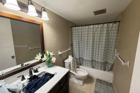 Townhouse in Lauderhill, Florida 3 bedrooms, 147.71 sq.m. № 2047880 - photo 22