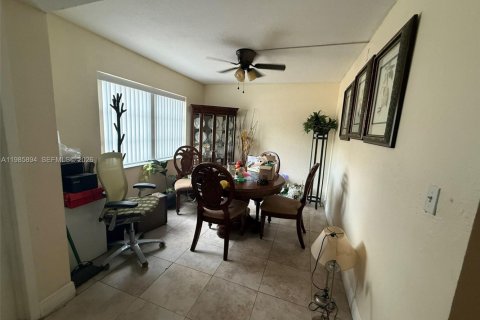 Townhouse in Lauderhill, Florida 3 bedrooms, 147.71 sq.m. № 2047880 - photo 14