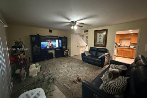 Townhouse in Lauderhill, Florida 3 bedrooms, 147.71 sq.m. № 2047880 - photo 13