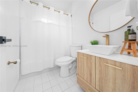 House in Hialeah Gardens, Florida 3 bedrooms, 130.25 sq.m. № 2029660 - photo 21