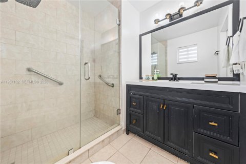 House in Hialeah Gardens, Florida 3 bedrooms, 130.25 sq.m. № 2029660 - photo 19