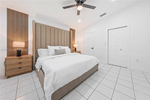 House in Hialeah Gardens, Florida 3 bedrooms, 130.25 sq.m. № 2029660 - photo 12