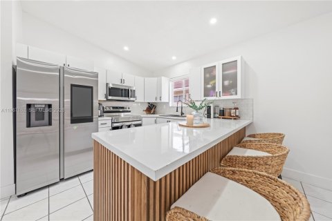 House in Hialeah Gardens, Florida 3 bedrooms, 130.25 sq.m. № 2029660 - photo 5
