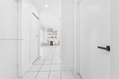 House in Hialeah Gardens, Florida 3 bedrooms, 130.25 sq.m. № 2029660 - photo 24