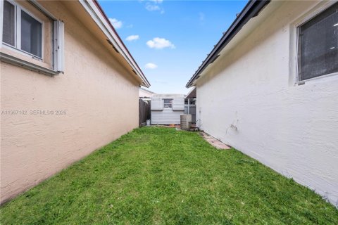 House in Hialeah Gardens, Florida 3 bedrooms, 130.25 sq.m. № 2029660 - photo 28