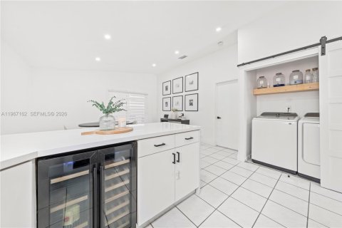 House in Hialeah Gardens, Florida 3 bedrooms, 130.25 sq.m. № 2029660 - photo 6