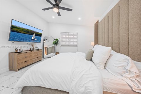 House in Hialeah Gardens, Florida 3 bedrooms, 130.25 sq.m. № 2029660 - photo 13