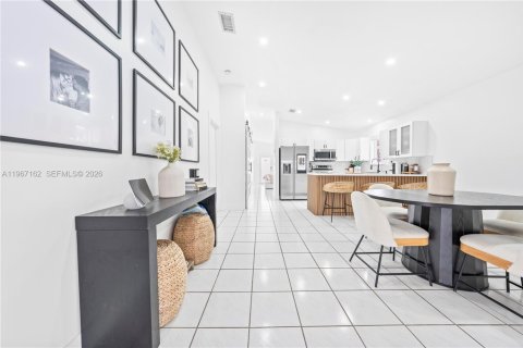 House in Hialeah Gardens, Florida 3 bedrooms, 130.25 sq.m. № 2029660 - photo 10