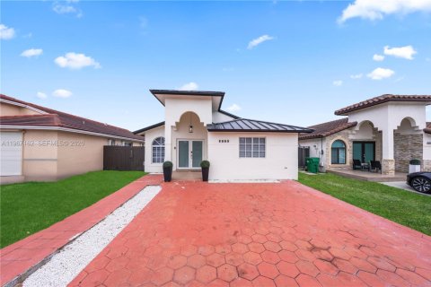 House in Hialeah Gardens, Florida 3 bedrooms, 130.25 sq.m. № 2029660 - photo 29