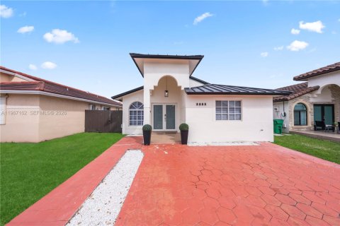 House in Hialeah Gardens, Florida 3 bedrooms, 130.25 sq.m. № 2029660