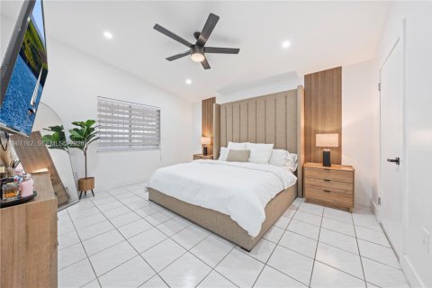 House in Hialeah Gardens, Florida 3 bedrooms, 130.25 sq.m. № 2029660 - photo 11