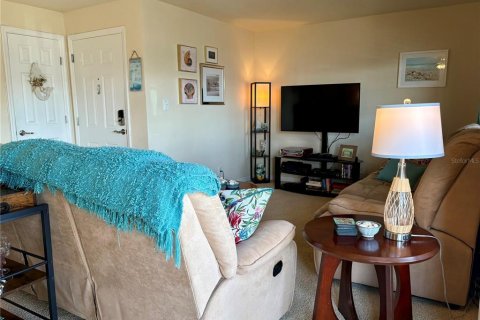 Condo in Saint Petersburg, Florida, 2 bedrooms  № 2201587 - photo 10