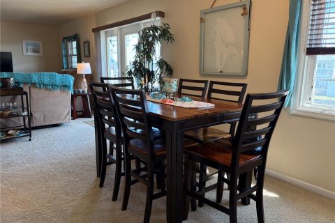 Condo in Saint Petersburg, Florida, 2 bedrooms  № 2201587 - photo 9