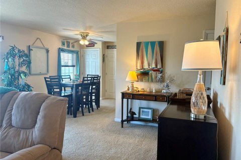 Condo in Saint Petersburg, Florida, 2 bedrooms  № 2201587 - photo 8