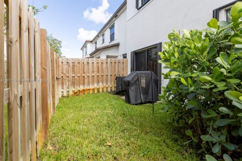 Adosado en venta en Pembroke Pines, Florida, 3 dormitorios, 175.4 m2 № 1929381 - foto 18