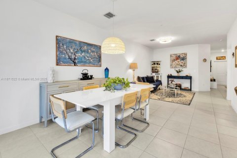 Townhouse in Pembroke Pines, Florida 3 bedrooms, 175.4 sq.m. № 1929381 - photo 9