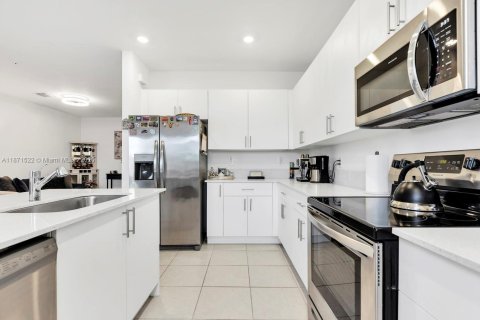 Townhouse in Pembroke Pines, Florida 3 bedrooms, 175.4 sq.m. № 1929381 - photo 14