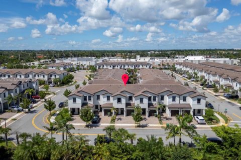 Townhouse in Pembroke Pines, Florida 3 bedrooms, 175.4 sq.m. № 1929381 - photo 28