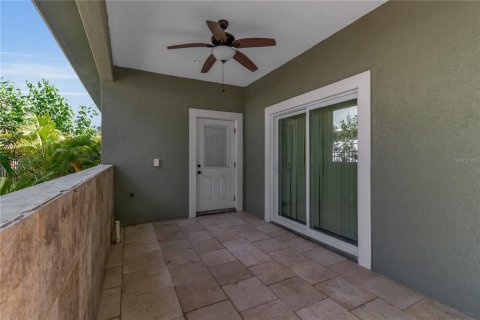 House in Sarasota, Florida 3 bedrooms, 188.78 sq.m. № 2133751 - photo 2
