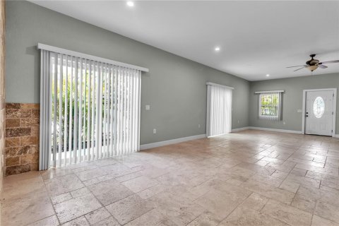 House in Sarasota, Florida 3 bedrooms, 188.78 sq.m. № 2133751 - photo 11
