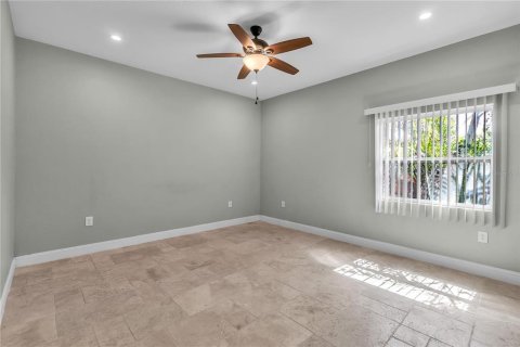 House in Sarasota, Florida 3 bedrooms, 188.78 sq.m. № 2133751 - photo 24