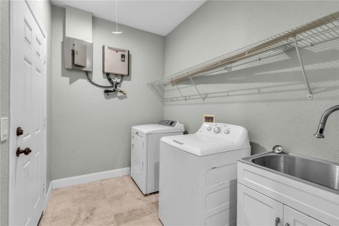 House in Sarasota, Florida 3 bedrooms, 188.78 sq.m. № 2133751 - photo 25
