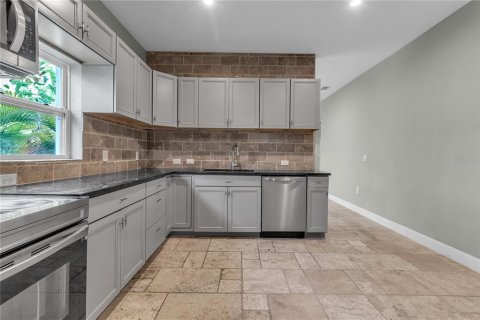 House in Sarasota, Florida 3 bedrooms, 188.78 sq.m. № 2133751 - photo 15