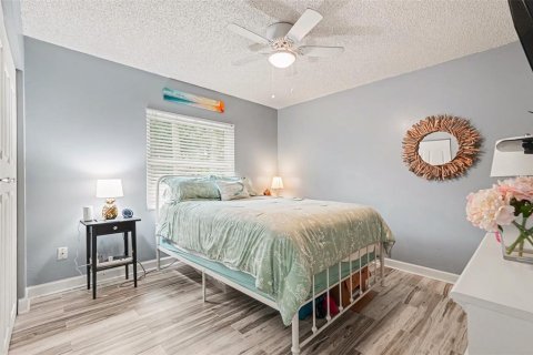 House in Tampa, Florida 4 bedrooms, 187.76 sq.m. № 2238503 - photo 8