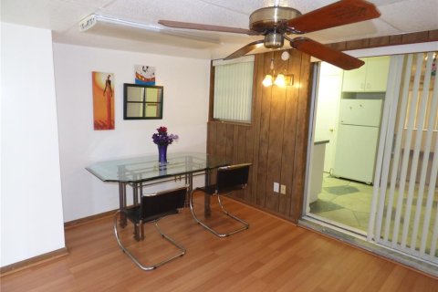 Villa ou maison à louer à Port Charlotte, Floride: 2 chambres, 90.58 m2 № 2420434 - photo 9
