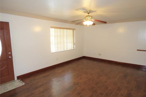 Villa ou maison à louer à Port Charlotte, Floride: 2 chambres, 90.58 m2 № 2420434 - photo 5