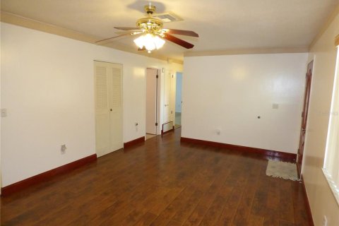 Villa ou maison à louer à Port Charlotte, Floride: 2 chambres, 90.58 m2 № 2420434 - photo 6