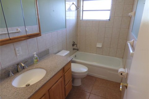 Villa ou maison à louer à Port Charlotte, Floride: 2 chambres, 90.58 m2 № 2420434 - photo 17