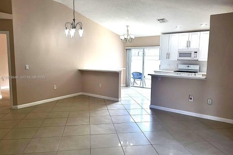 Casa en alquiler en Plantation, Florida, 3 dormitorios, 134.89 m2 № 2076182 - foto 3