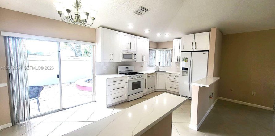 Casa en Plantation, Florida 3 dormitorios, 134.89 m2 № 2076182