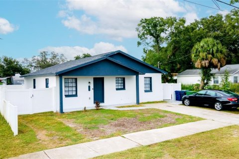 House in Tampa, Florida 4 bedrooms, 125.23 sq.m. № 2334010