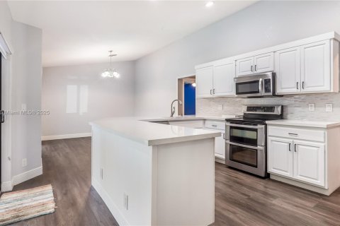 Casa en venta en Sunrise, Florida, 3 dormitorios, 157.66 m2 № 1943590 - foto 12