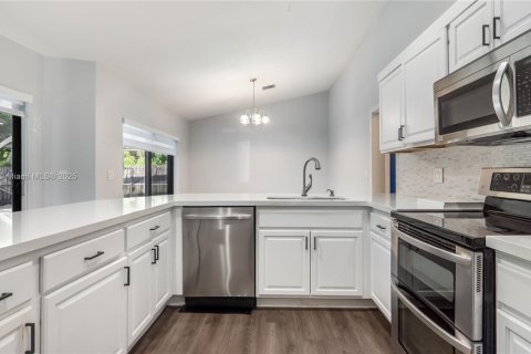 Casa en venta en Sunrise, Florida, 3 dormitorios, 157.66 m2 № 1943590 - foto 13